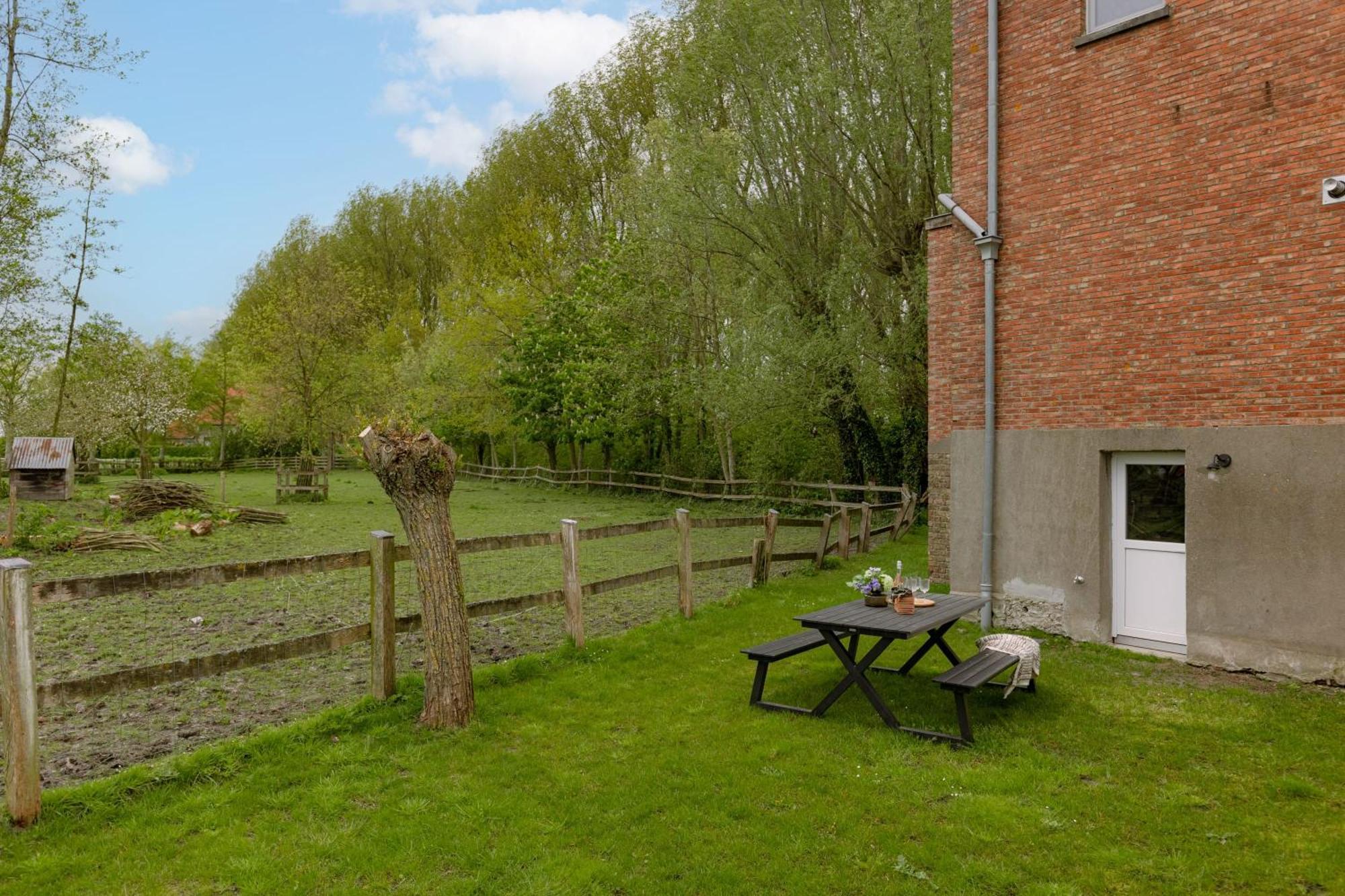 Huswell - Holiday Home Along The Canal With Great Views Damme Exterior photo