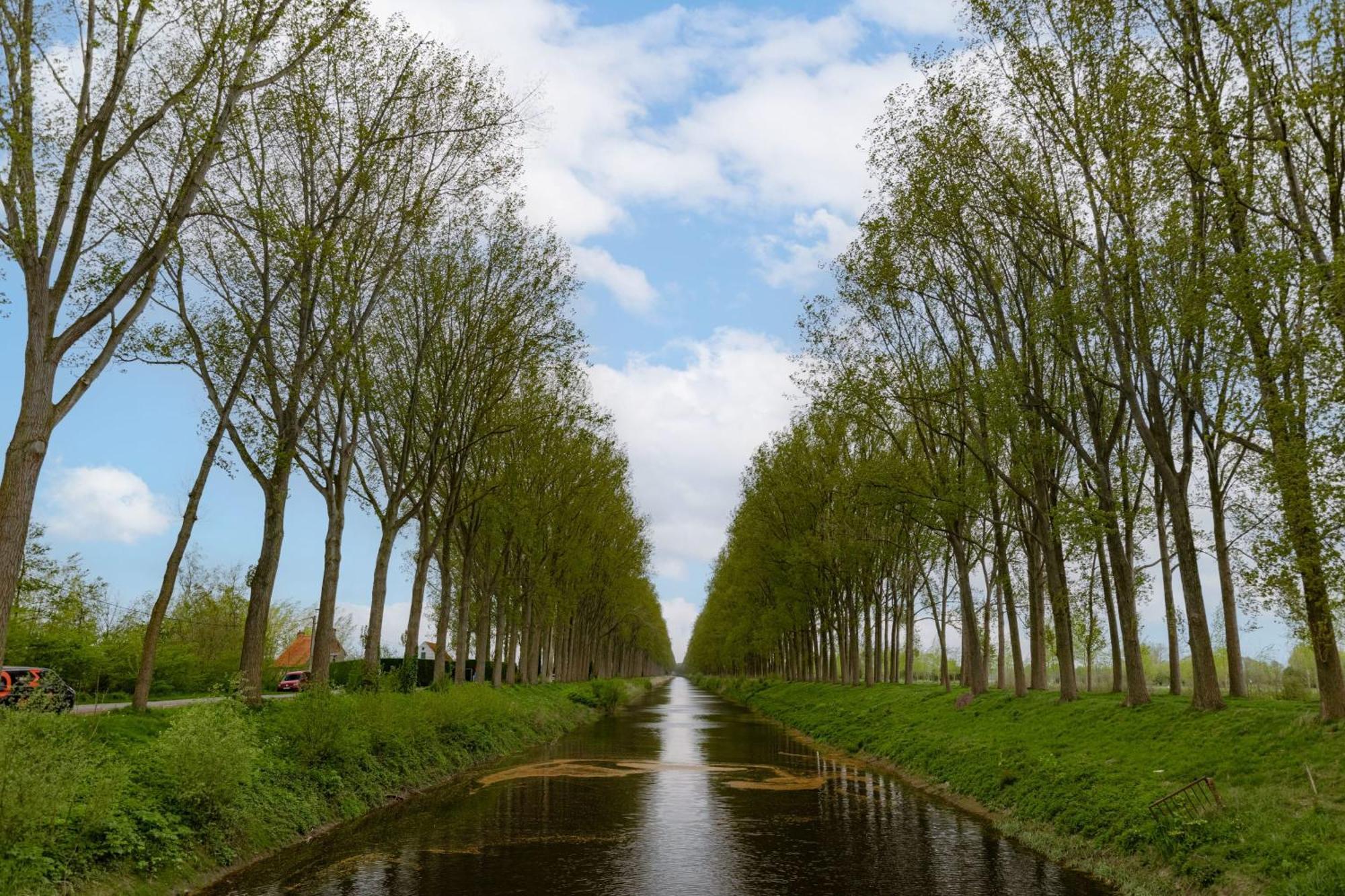 Huswell - Holiday Home Along The Canal With Great Views Damme Exterior photo