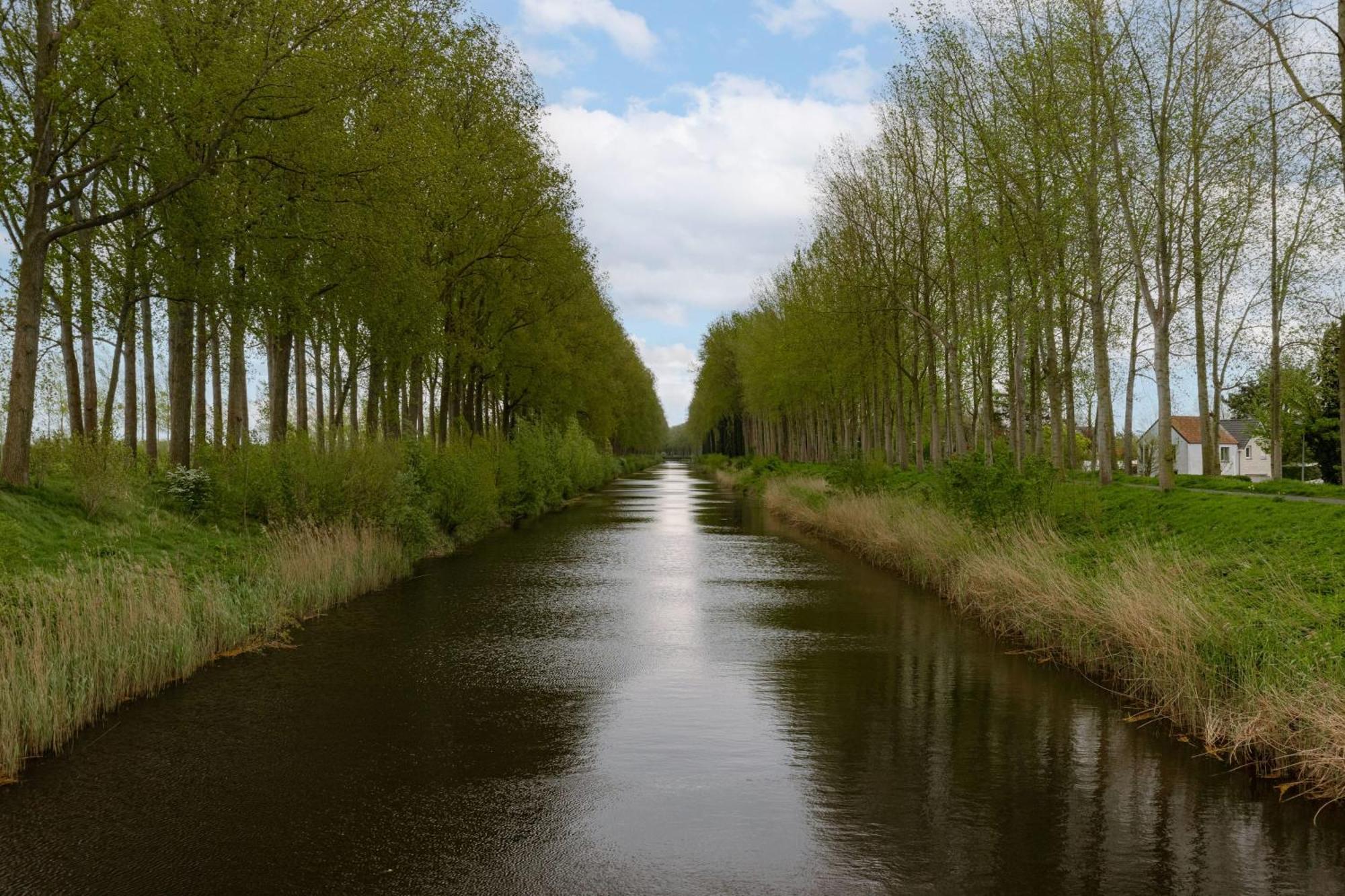 Huswell - Holiday Home Along The Canal With Great Views Damme Exterior photo